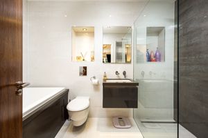 Master En-suite- click for photo gallery